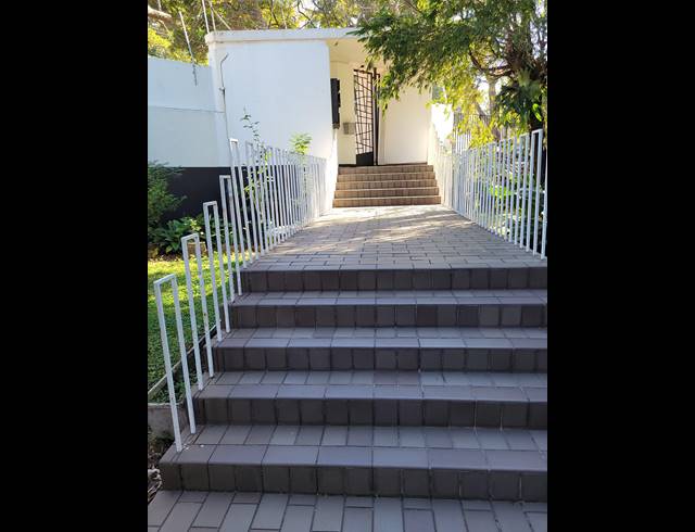 3 BEDROOM SECTIONAL TITLE RENTED IN ESSENWOOD
